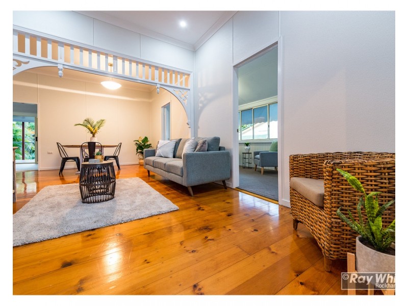 8 Cousins Street, The Range QLD 4700