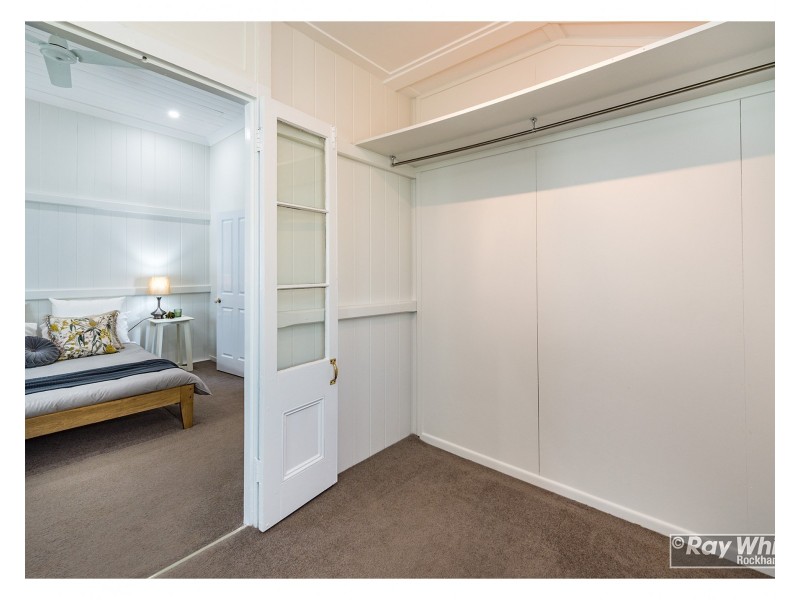 8 Cousins Street, The Range QLD 4700