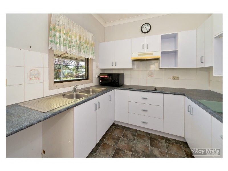 17 Cowap Street, Park Avenue QLD 4701