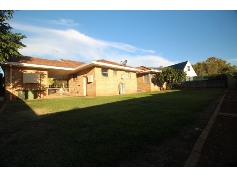 19 Breen Street, Gunnedah NSW 2380