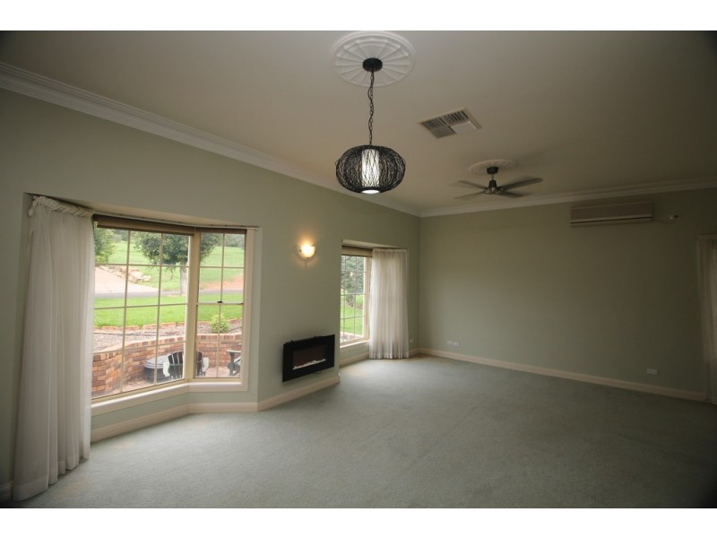 11 Hillcrest Road, Gunnedah NSW 2380