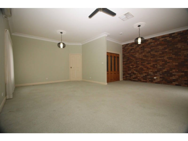 11 Hillcrest Road, Gunnedah NSW 2380