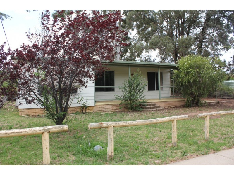 17 Campbell Street, Coolah NSW 2843