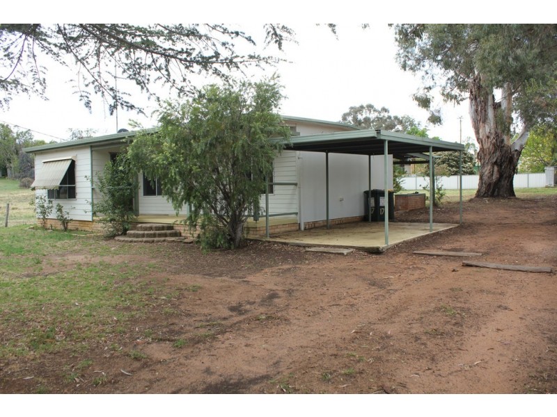 17 Campbell Street, Coolah NSW 2843