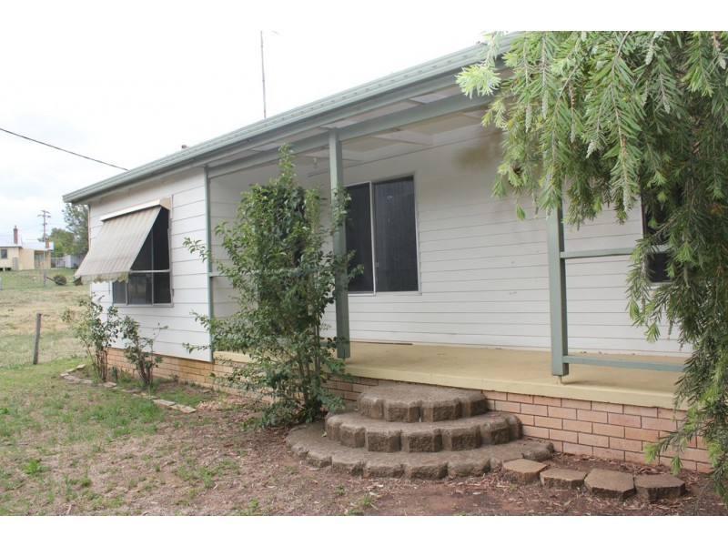 17 Campbell Street, Coolah NSW 2843