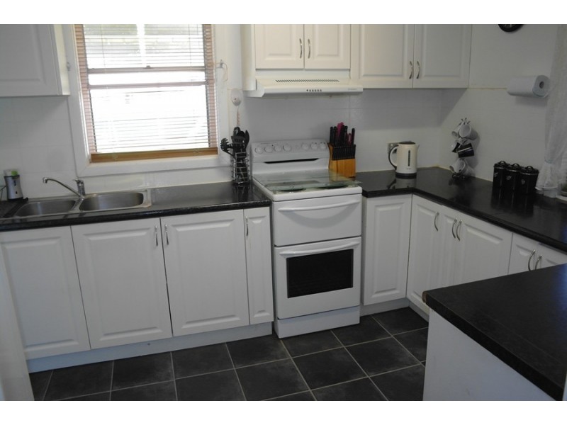 69 High St, Gunnedah NSW 2380