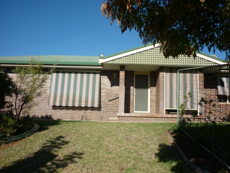 1/14 Hinton Drive, Gunnedah NSW 2380