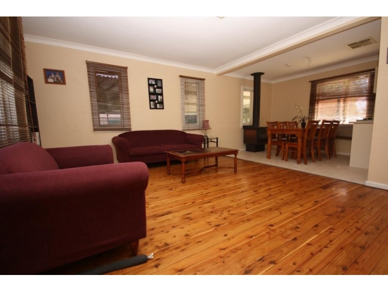 4 John Gray Avenue, Wee Waa NSW 2388