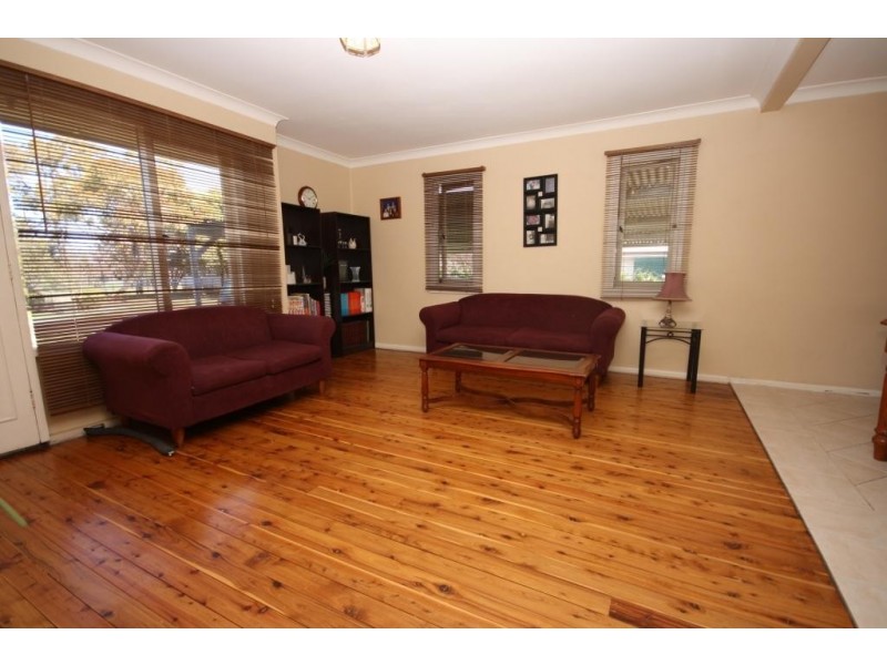 4 John Gray Avenue, Wee Waa NSW 2388