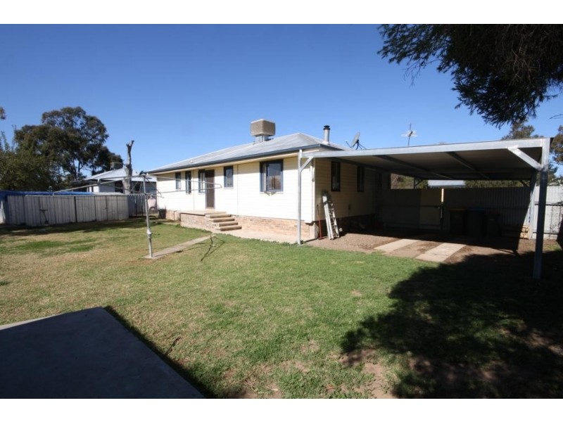4 John Gray Avenue, Wee Waa NSW 2388