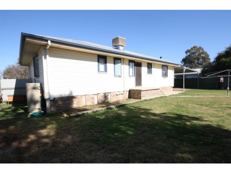 4 John Gray Avenue, Wee Waa NSW 2388