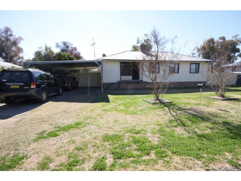 4 John Gray Avenue, Wee Waa NSW 2388