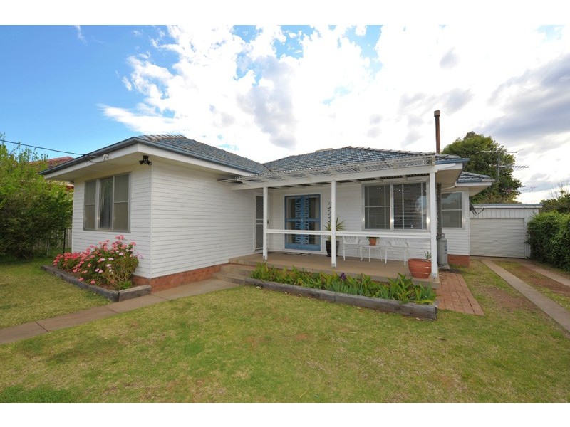 15 Bridge St, Gunnedah NSW 2380