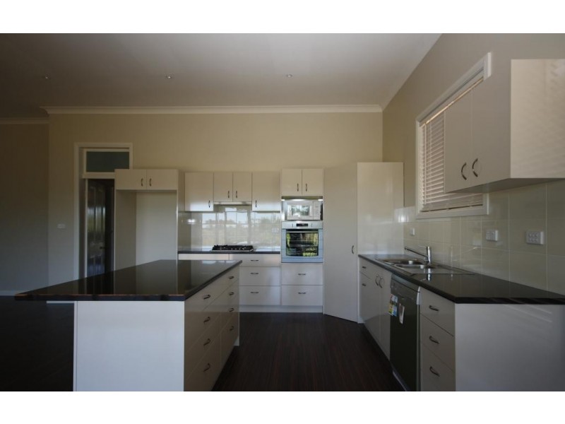 6 Peele Street, Narrabri NSW 2390