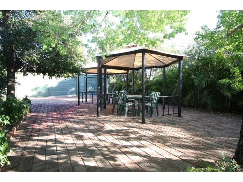 2 Lenore Crescent, Wee Waa NSW 2388