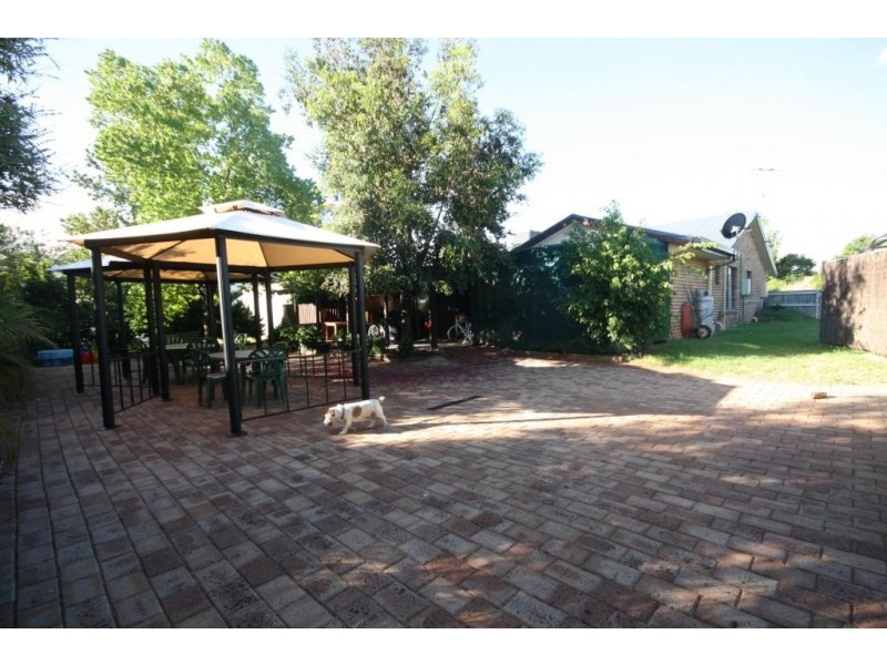 2 Lenore Crescent, Wee Waa NSW 2388