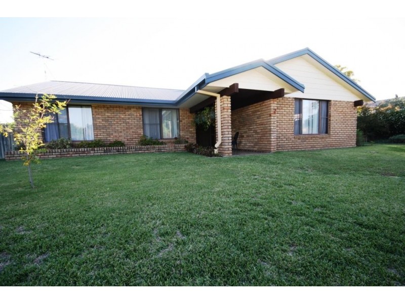2 Lenore Crescent, Wee Waa NSW 2388