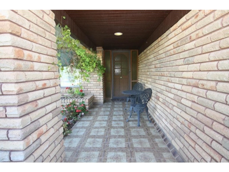 2 Lenore Crescent, Wee Waa NSW 2388