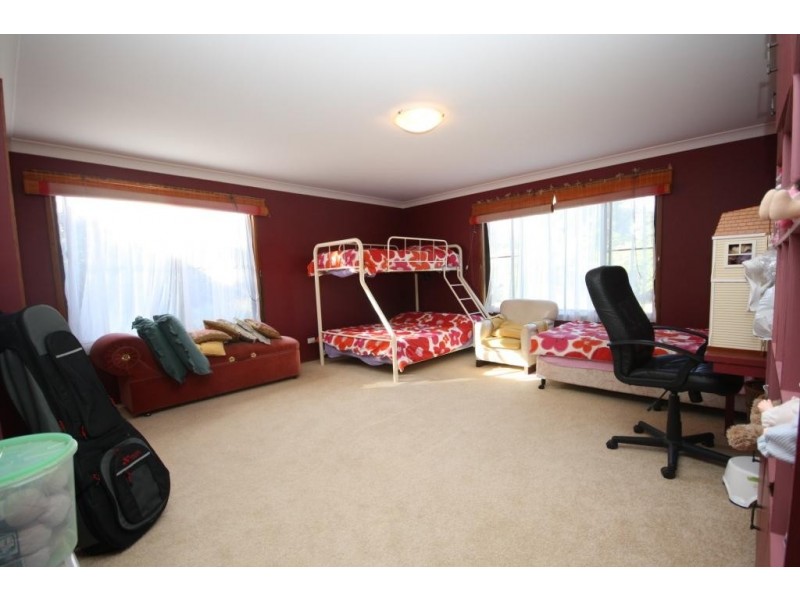 2 Lenore Crescent, Wee Waa NSW 2388