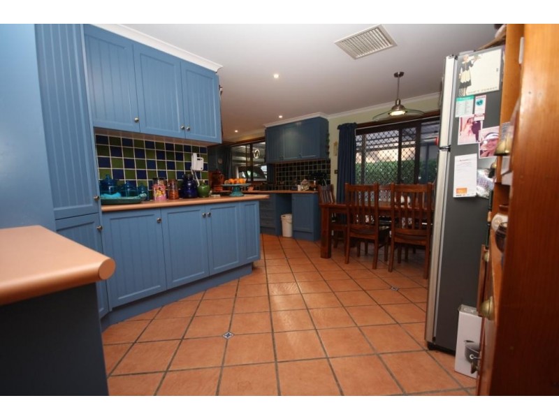 2 Lenore Crescent, Wee Waa NSW 2388