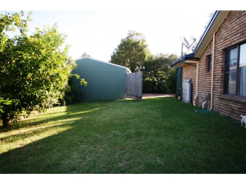 2 Lenore Crescent, Wee Waa NSW 2388