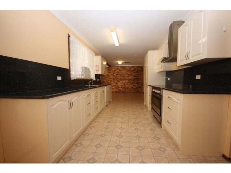 10 Lenore Crescent, Wee Waa NSW 2388