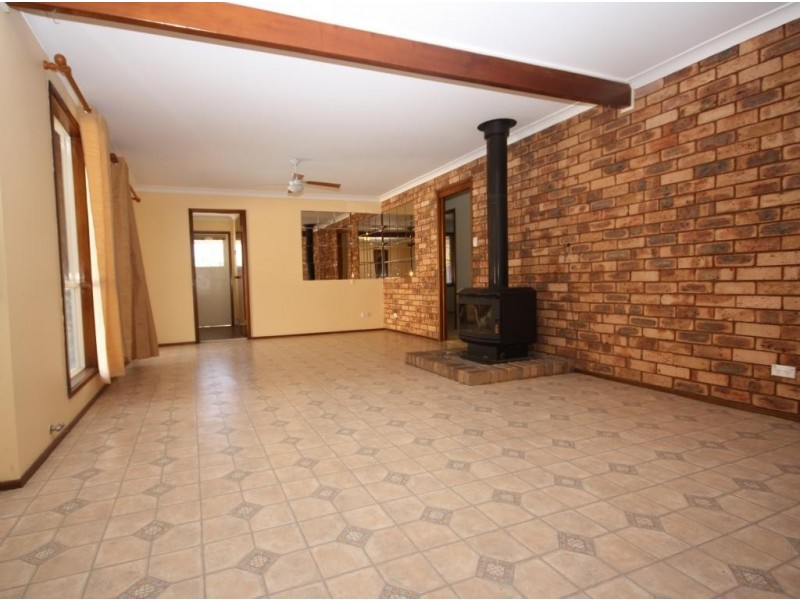 10 Lenore Crescent, Wee Waa NSW 2388