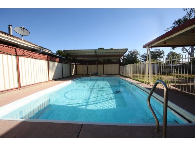 10 Lenore Crescent, Wee Waa NSW 2388