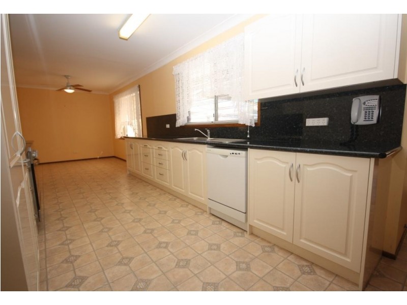 10 Lenore Crescent, Wee Waa NSW 2388