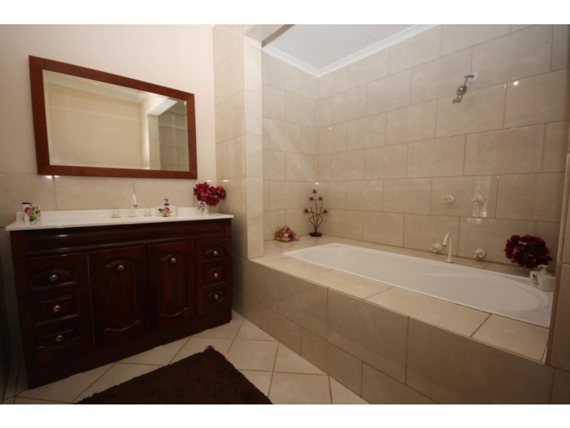 14 Maitland Street, Wee Waa NSW 2388