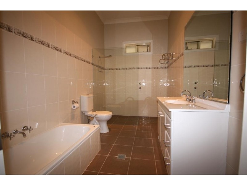 6 Peele, Narrabri NSW 2390