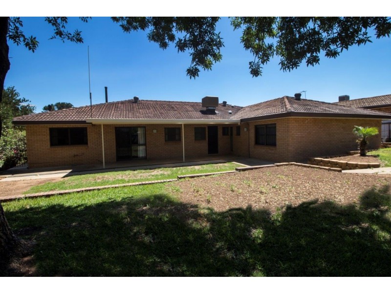 21 Palmer Crescent, Gunnedah NSW 2380