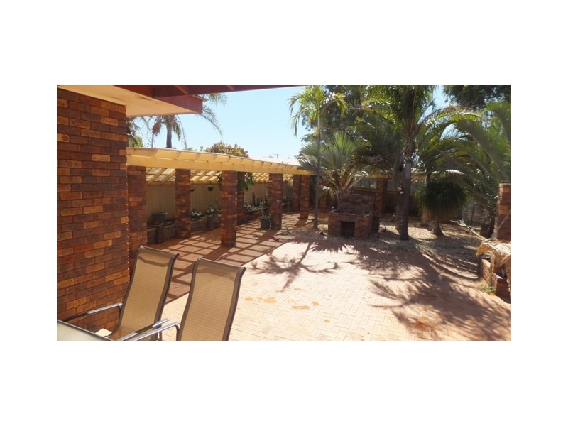 17 Maslen Street, Carnarvon WA 6701