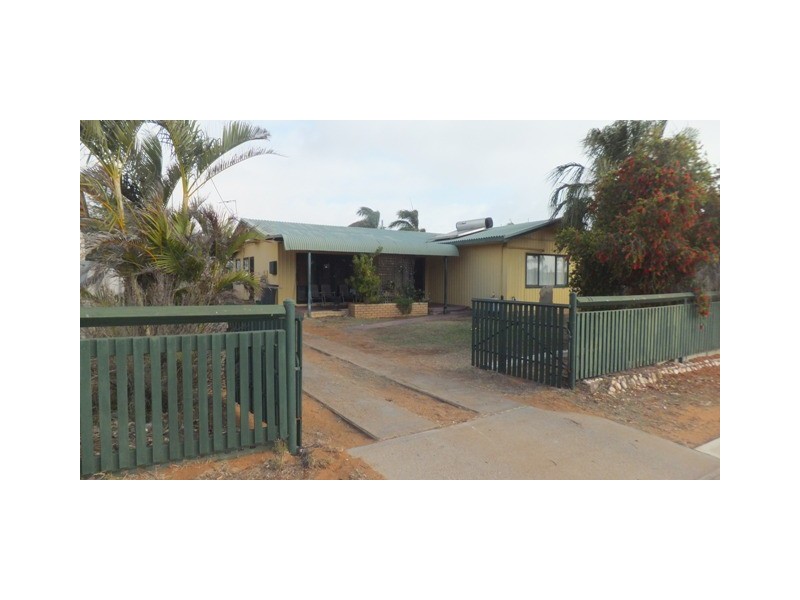 33 DOUGLAS STREET, Carnarvon WA 6701