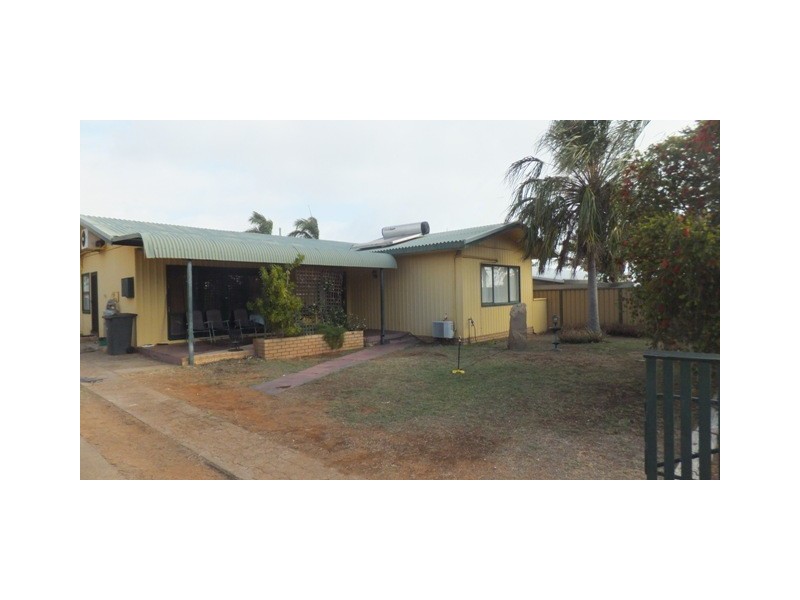 33 DOUGLAS STREET, Carnarvon WA 6701