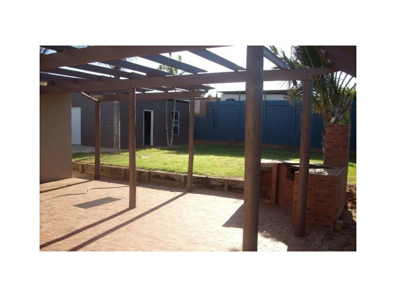 10 Gooch Street, Carnarvon WA 6701