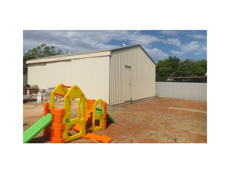 15 Pincombe Street, Carnarvon WA 6701