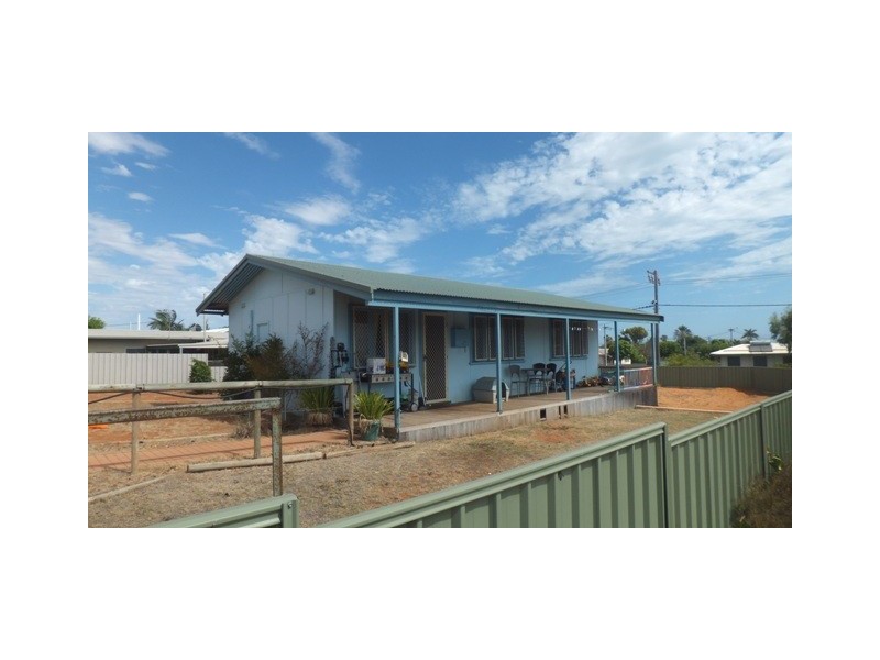 15 Pincombe Street, Carnarvon WA 6701