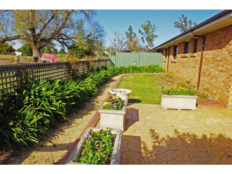 2/88 Dight Street,, Richmond NSW 2753