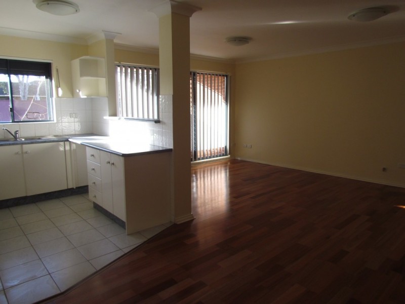 6/234 Targo Road, Toongabbie NSW 2146