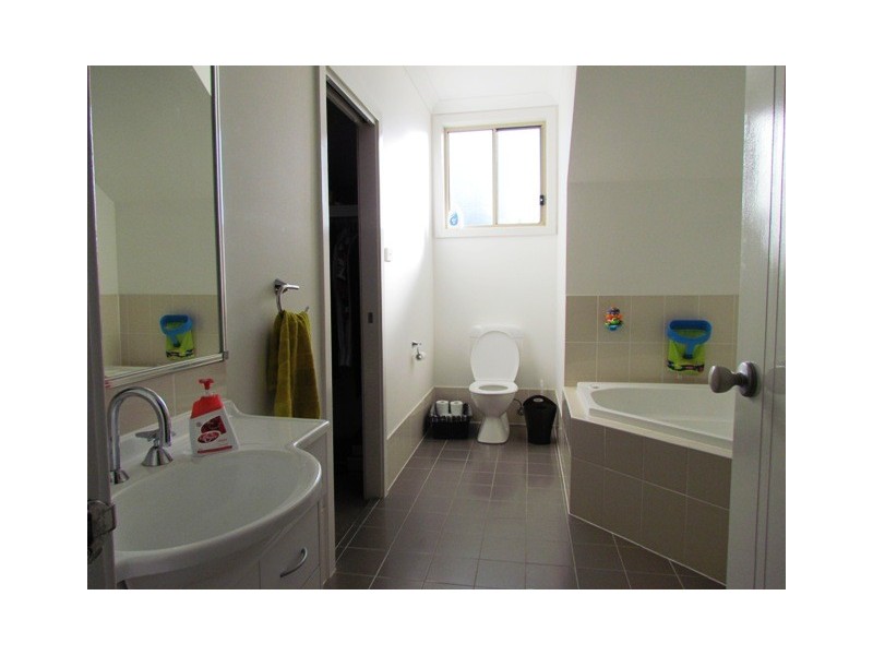 2/64 Australia Street, Oxley Park NSW 2760