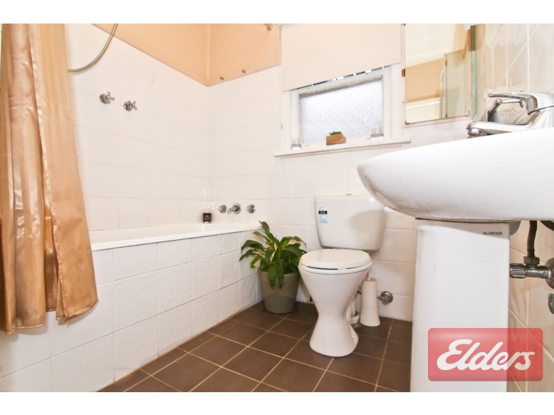 15 Binalong Road, Pendle Hill NSW 2145