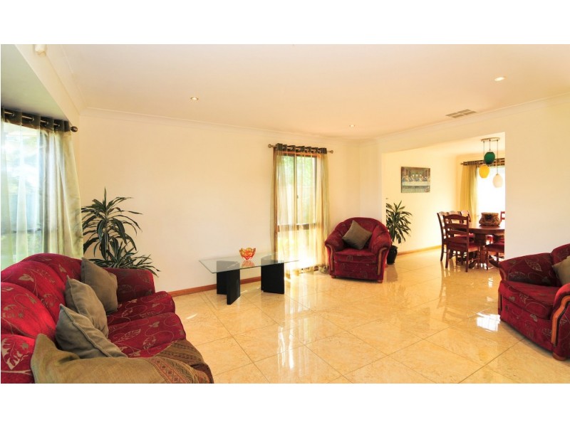 24 Austin Woodbury Place, Toongabbie NSW 2146