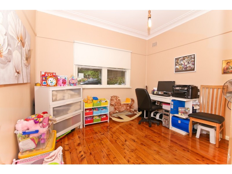 15 Binalong Road, Pendle Hill NSW 2145