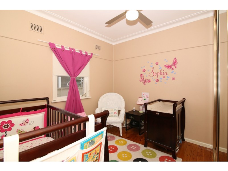 15 Binalong Road, Pendle Hill NSW 2145