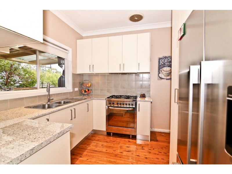 15 Binalong Road, Pendle Hill NSW 2145