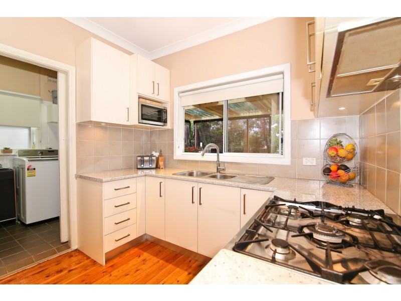 15 Binalong Road, Pendle Hill NSW 2145