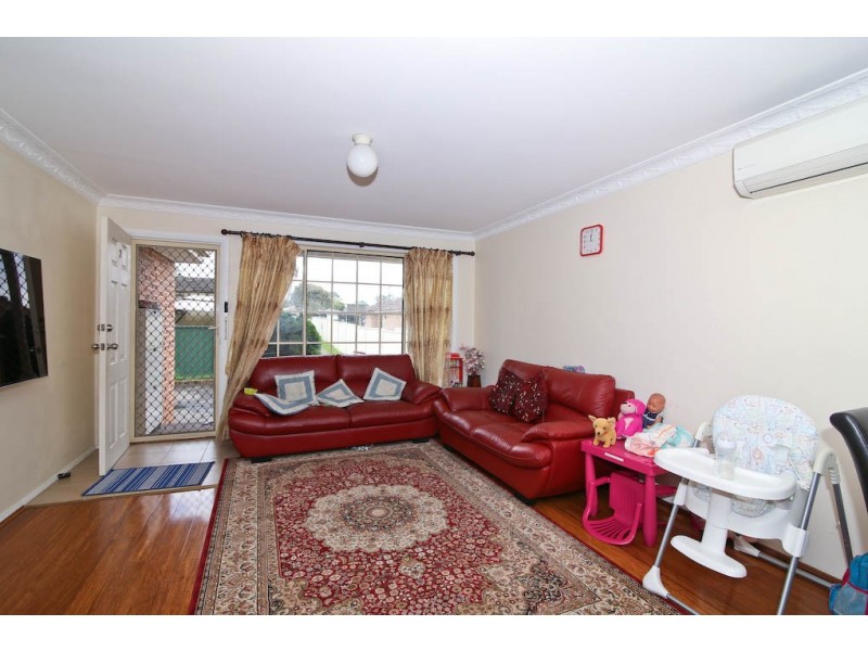2/533A Wentworth Avenue, Toongabbie NSW 2146
