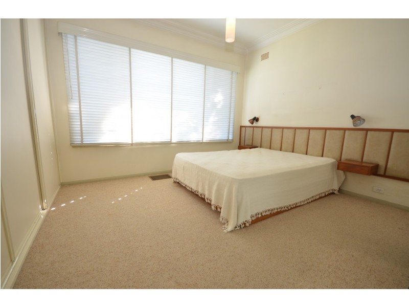 33 Binalong Road, Pendle Hill NSW 2145