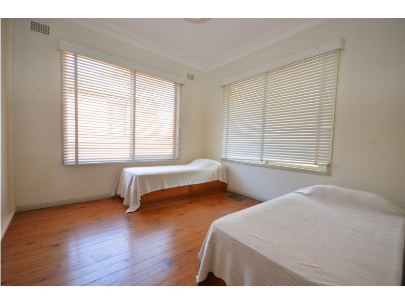 33 Binalong Road, Pendle Hill NSW 2145